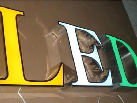 临沧介绍LED招牌的基础知识。